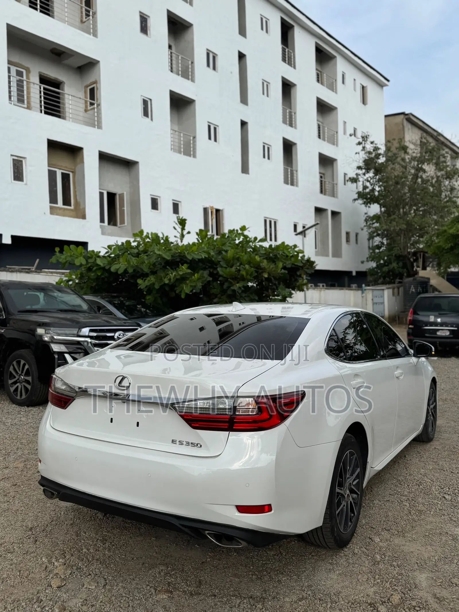 Lexus ES 350 FWD 2016 White