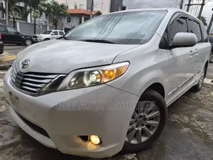 Toyota Sienna Limited 7 Passenger 2012 White