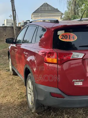Toyota RAV4 XLE 4dr SUV AWD (2.5L 4cyl 6A) 2014 Red