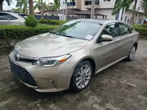 Toyota Avalon Limited 4dr Sedan (3.5L 6cyl 6A) 2014 Gold