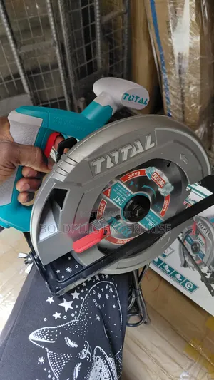 1600 Watts Total Circular Saw Machine
