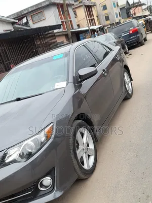 Toyota Camry SE Sport 4dr Sedan (2.5L 4cyl 6A) 2014 Gray
