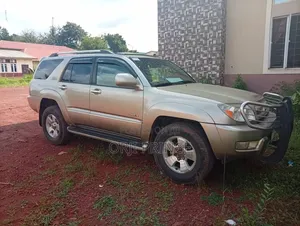 Toyota 4-Runner 2004 Gold