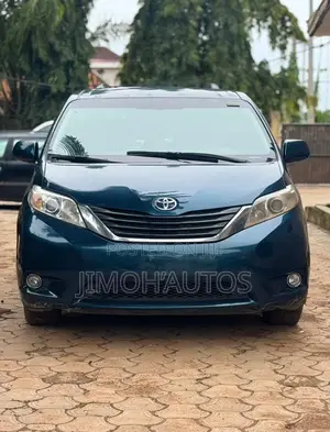 Toyota Sienna 2011 Blue