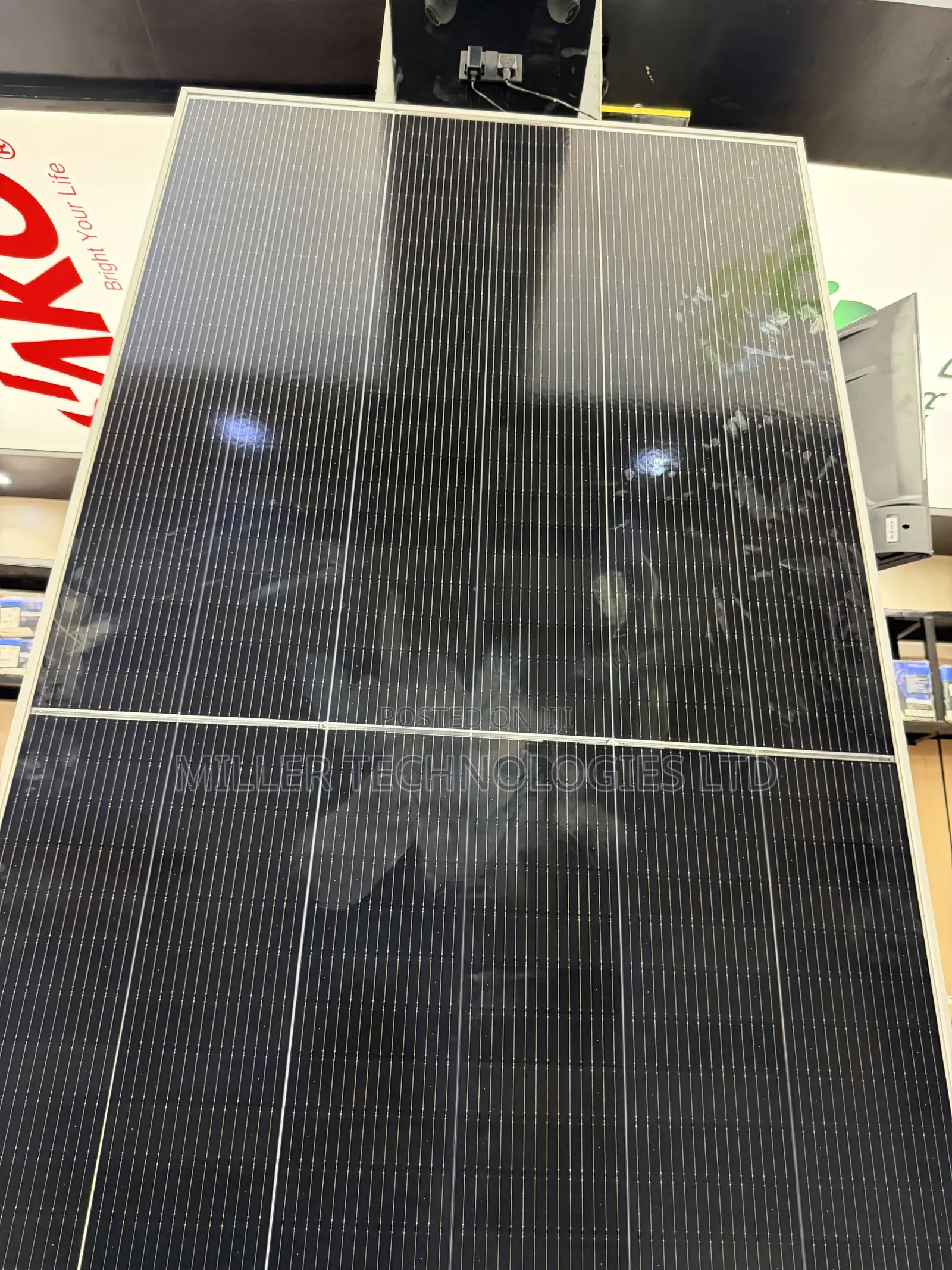 Jinko 650W Grade a Solar Panel