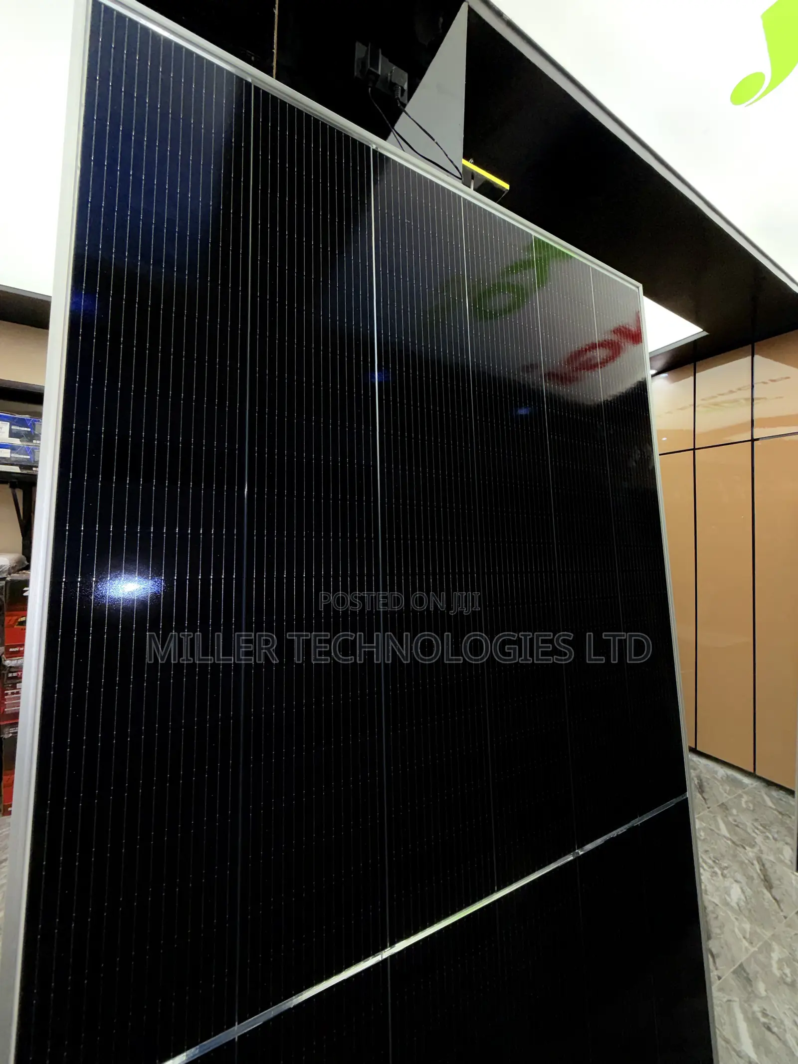 Jinko 650W Grade a Solar Panel