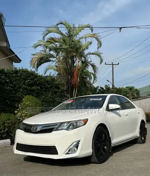 Toyota Camry LE 4dr Sedan (2.5L 4cyl 6A) 2013 White