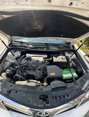 Toyota Camry LE 4dr Sedan (2.5L 4cyl 6A) 2013 White
