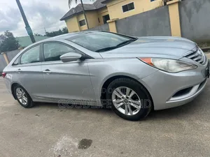 Hyundai Sonata SE 2.0T Sedan FWD (2.0L 4cyl 6A) 2012 Silver
