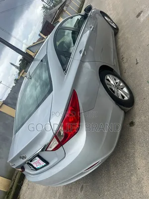 Hyundai Sonata SE 2.0T Sedan FWD (2.0L 4cyl 6A) 2012 Silver