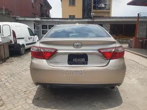Toyota Camry 2015 Gold