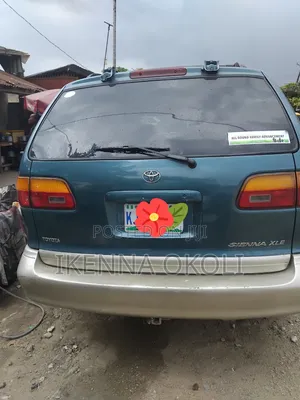 Toyota Sienna 2000 Blue