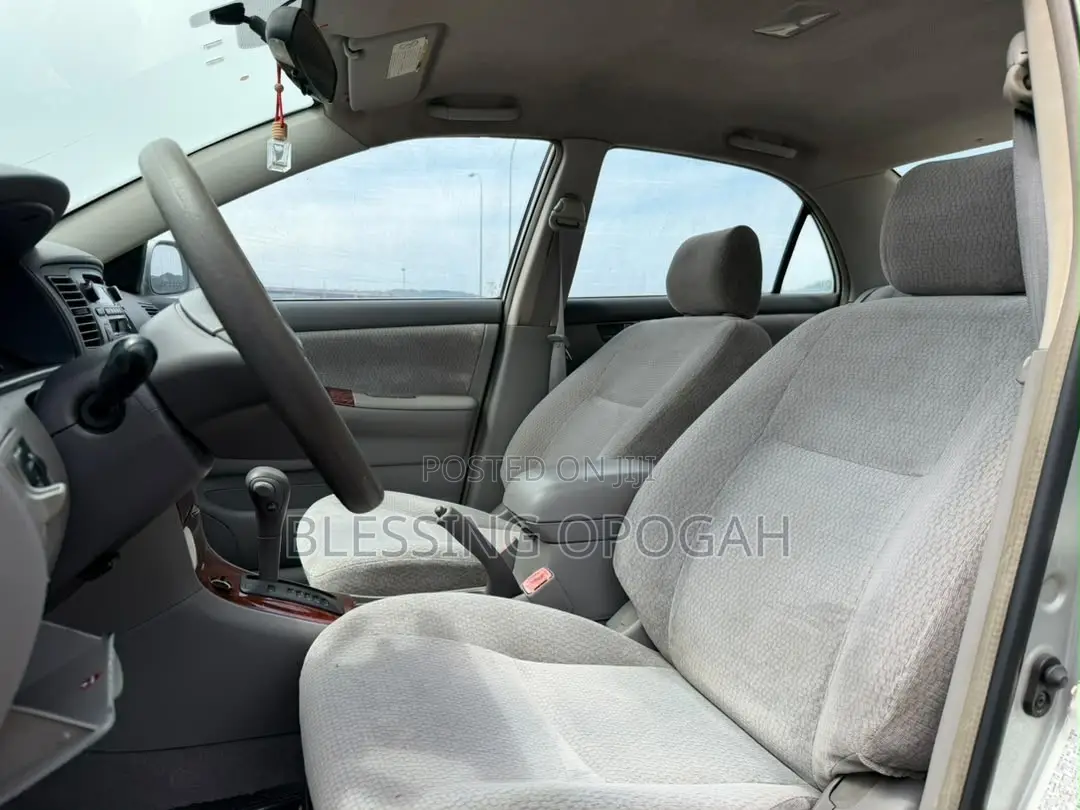Toyota Corolla LE 2004 Silver