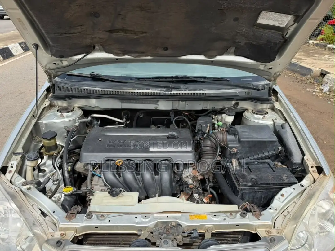 Toyota Corolla LE 2004 Silver