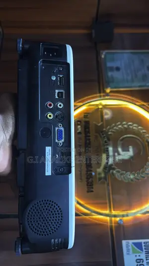 UK USED Epson VS230, a Portable SVGA 3LCD Business Projector