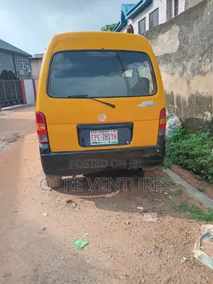 Suzuki APV Minibus 2012 Yellow
