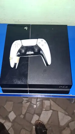 Ps4 Fat Hacked, Games Installed With 2 Pads and Complete Accessories
