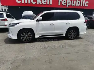 Lexus LX 570 AWD 2019 White