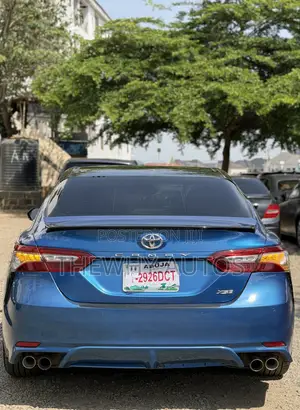 Toyota Camry SE FWD (2.5L 4cyl 8AM) 2018 Blue