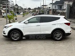 Hyundai Santa Fe SE AWD 2017 White