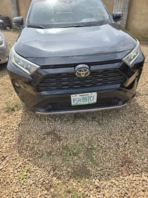 Toyota RAV4 XLE FWD 2020 Black