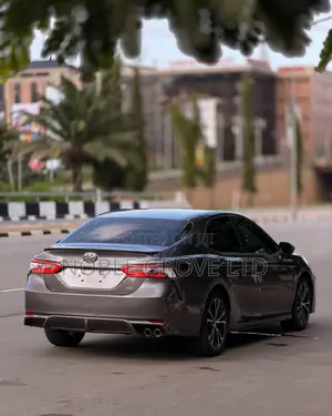 Toyota Camry SE FWD (2.5L 4cyl 8AM) 2018 Brown
