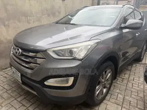 Hyundai Santa Fe Limited 4dr SUV AWD (3.3L 6cyl 6A) 2014 Gray