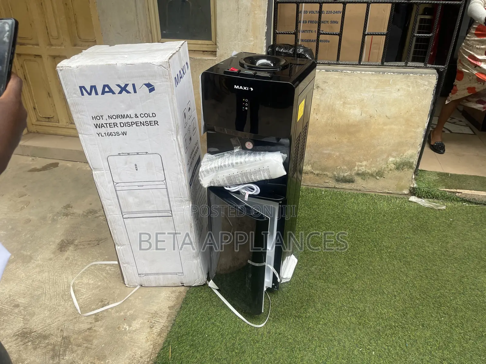 Maxi Water Dispenser With Cooling System