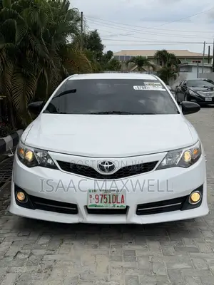 Toyota Camry SE 4dr Sedan (2.5L 4cyl 6A) 2013 White
