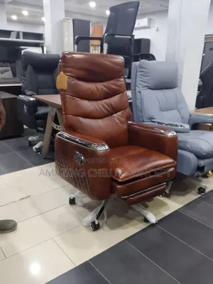 Executive High-Back Office Chair – Premium Leather Swivel Chair