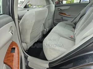Toyota Corolla LE 4dr Sedan (1.8L 4cyl 4A) 2010 Gray