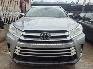 Toyota Highlander XLE 4x4 V6 (3.5L 6cyl 8A) 2018 Beige