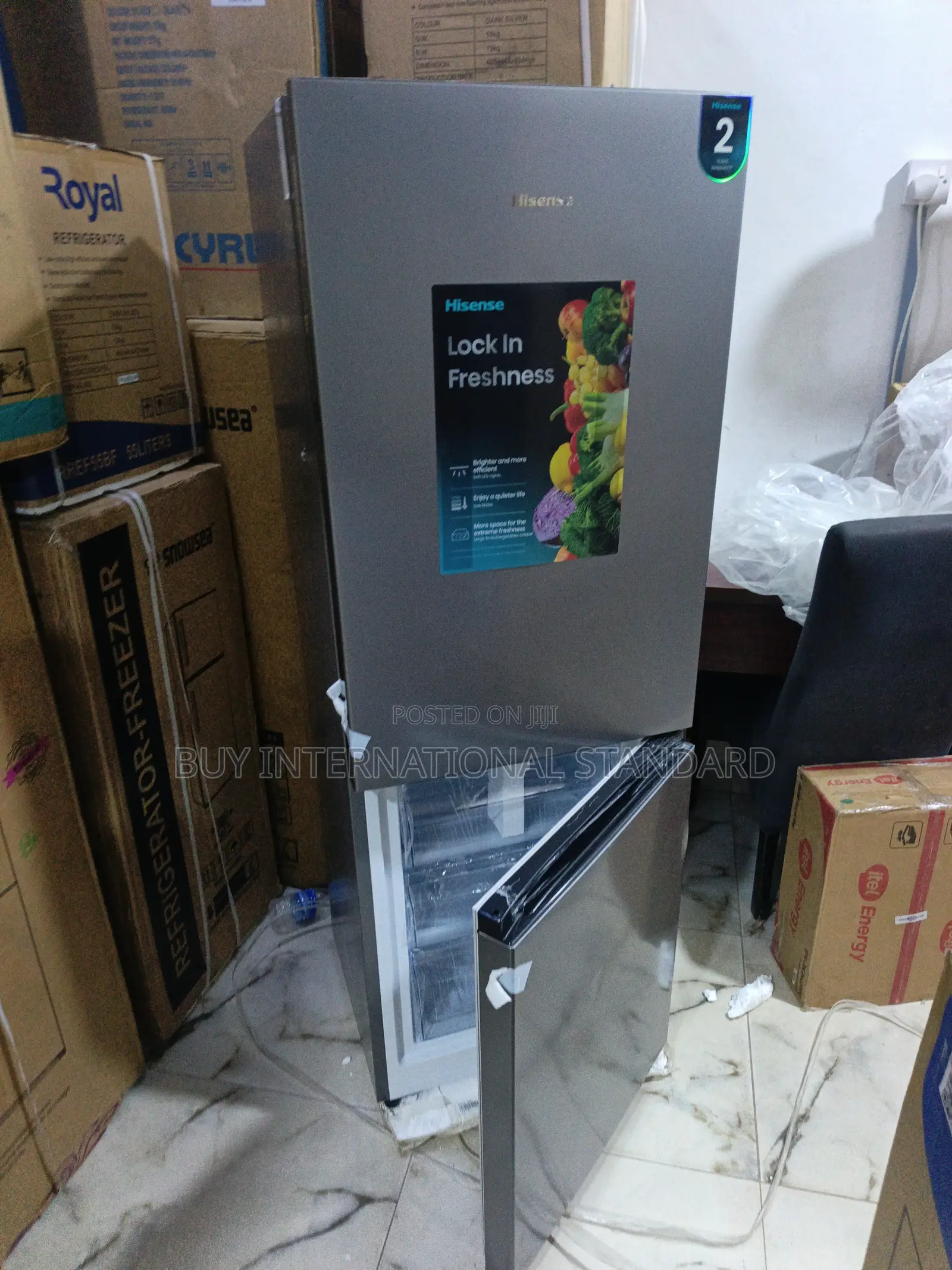 Hisense 225l Bottom Freezer Fridge With Tempered Glass Shelves
