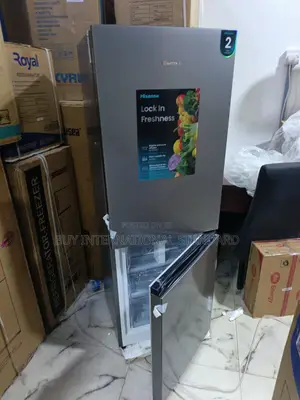 Hisense 225l Bottom Freezer Fridge With Tempered Glass Shelves