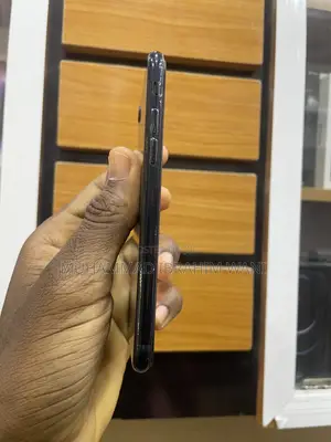 Apple iPhone SE (2022) 64 GB