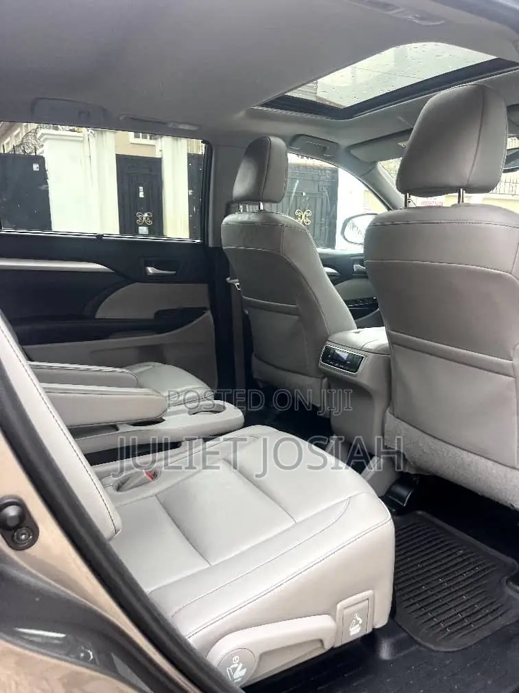 Toyota Highlander 2016 Beige