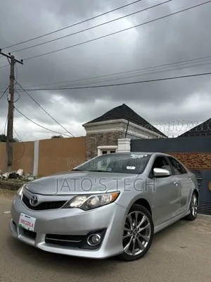 Toyota Camry SE 4dr Sedan (2.5L 4cyl 6A) 2014 Silver