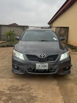 Toyota Camry SE 4dr Sedan (2.5L 4cyl 6AM) 2010 Gray