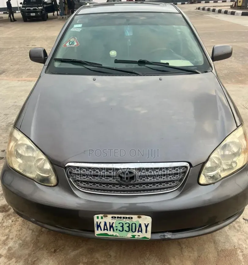 Toyota Corolla LE 2005 Gray