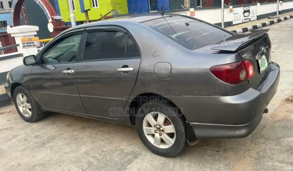Toyota Corolla LE 2005 Gray