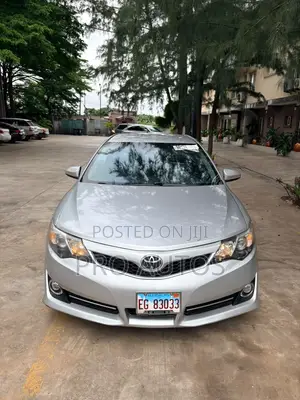 Toyota Camry SE 4dr Sedan (2.5L 4cyl 6A) 2013 Silver