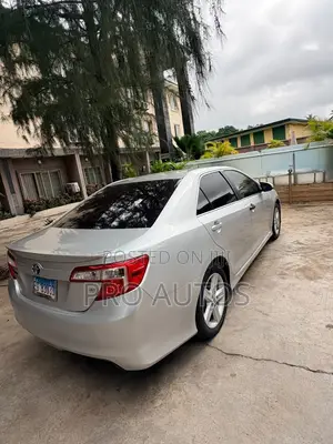 Toyota Camry SE 4dr Sedan (2.5L 4cyl 6A) 2013 Silver