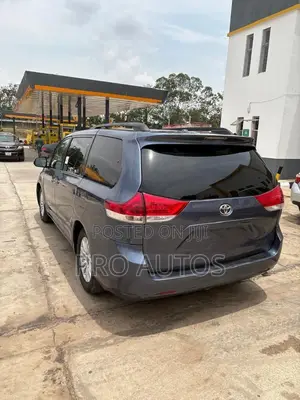 Toyota Sienna 2015 Blue