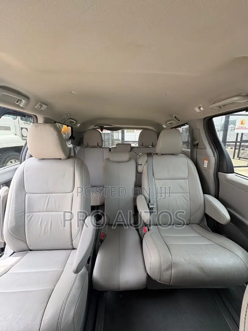 Toyota Sienna 2015 Blue