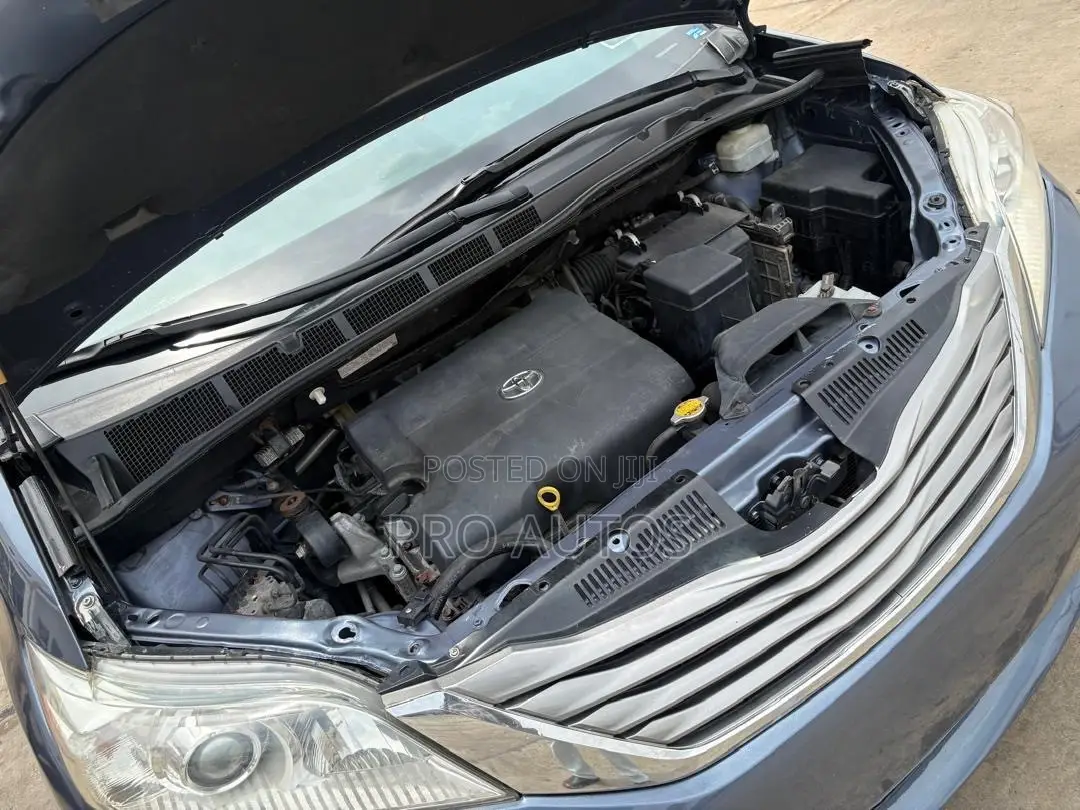 Toyota Sienna 2015 Blue