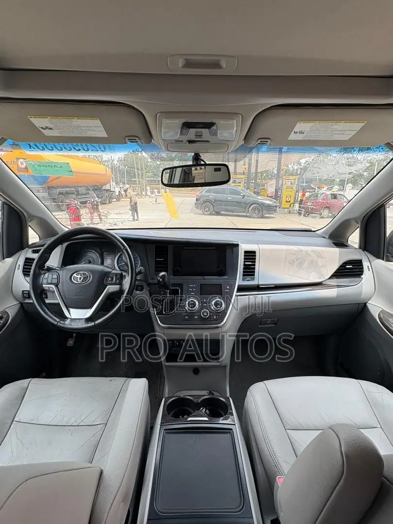Toyota Sienna 2015 Blue