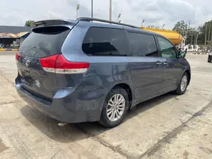 Toyota Sienna 2015 Blue
