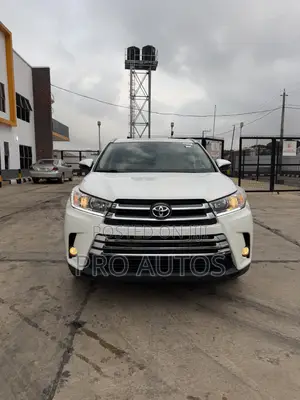 Toyota Highlander XLE 4dr SUV (3.5L 6cyl 6A) 2015 White