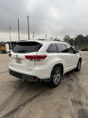 Toyota Highlander XLE 4dr SUV (3.5L 6cyl 6A) 2015 White