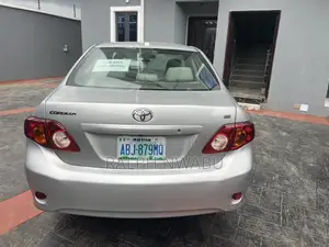 Toyota Corolla 2010 Silver